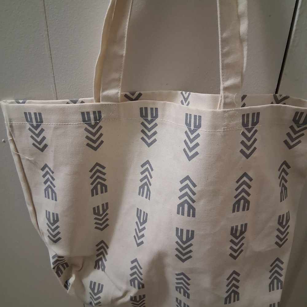 Elegant Cream and Gray Patterned Tote